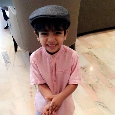 0MAFp06ZhIwzWNi's profile picture. ‏سأبقى أرسم أحلامي بلون الشفق وسأضم بين أضلعي حلمي الازلي