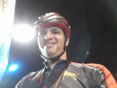 Sou Gleison Ribeiro trabalho na loja Ciclo Ribeiro, organizador do Pedal Noturno da Ciclo Ribeiro.