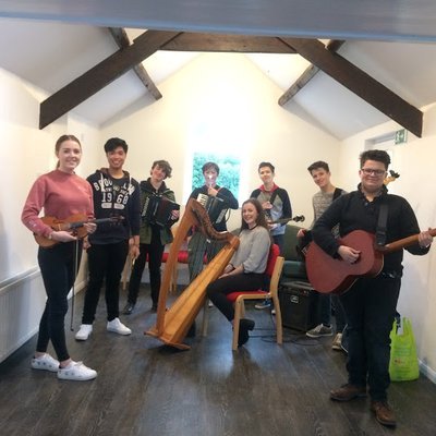 Scran are a group of young musicians from the Isle of Man playing traditional music with a modern twist  - New album out NOW! https://t.co/7mA3M5twS1