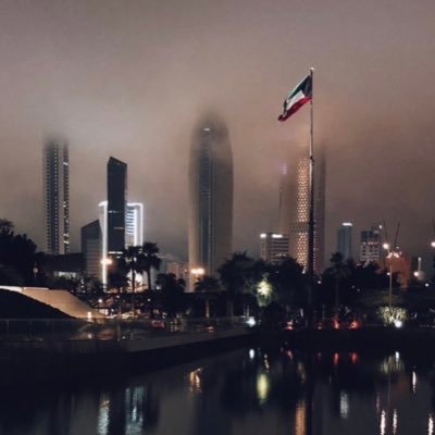 كن اعمى لكل شيء لا يعجبك ... وكن اصم لكل شيء يجرحك ... وكن متبلد الشعور لكل شيء يؤلمك .... هكذا فقط تعيش سعيدا