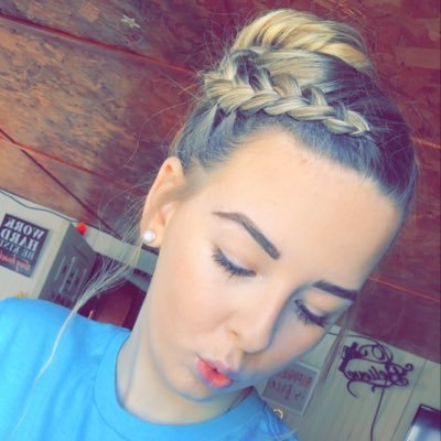 Sara Mae Villa 🌸 17 years old 🌸 PBHS Junior 🙏 God First 🙏 Singer. Model. Actress. Dancer. Poplar Bluff, Missouri 🇺🇸
