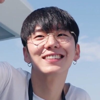 lomlykh's profile picture. follow @bbyhyuns ๐