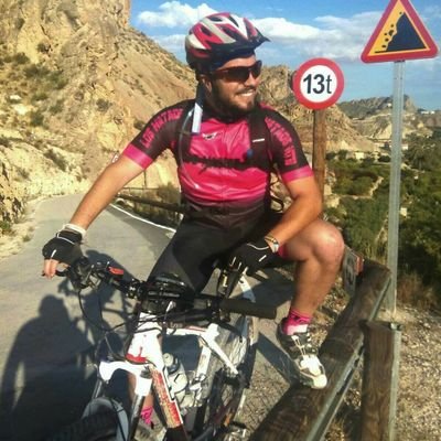 Estudiante de Periodismo en la Universidad de Murcia y Rey bajo la montaña.