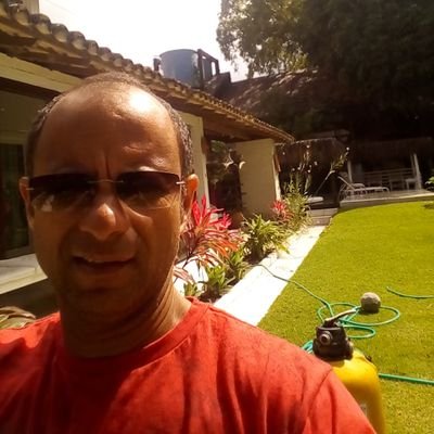 O bom da vida e não se apegar a nada, apenas viver o que Deus lhe deu.