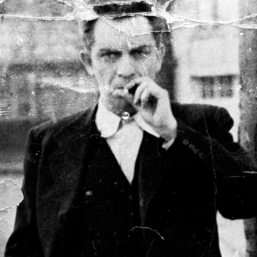 chavesrne's profile picture. 🎙 El podcast del Máster de @rne sobre el periodista más independiente de la conflictiva España del siglo XX: Manuel Chaves Nogales.