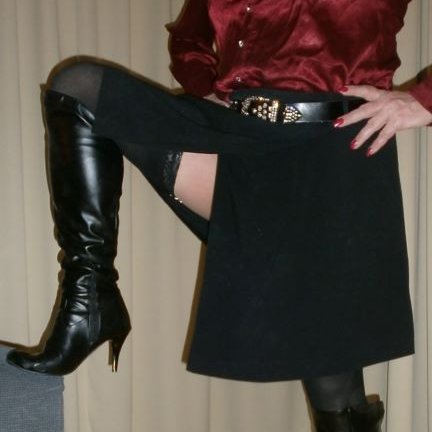 I am many things.never submissiv.
Mature sexy Crossdresser.
Not pro, but love to do escort.
Like to dom men, Do you want to serve me ?
Writer of  #erotica