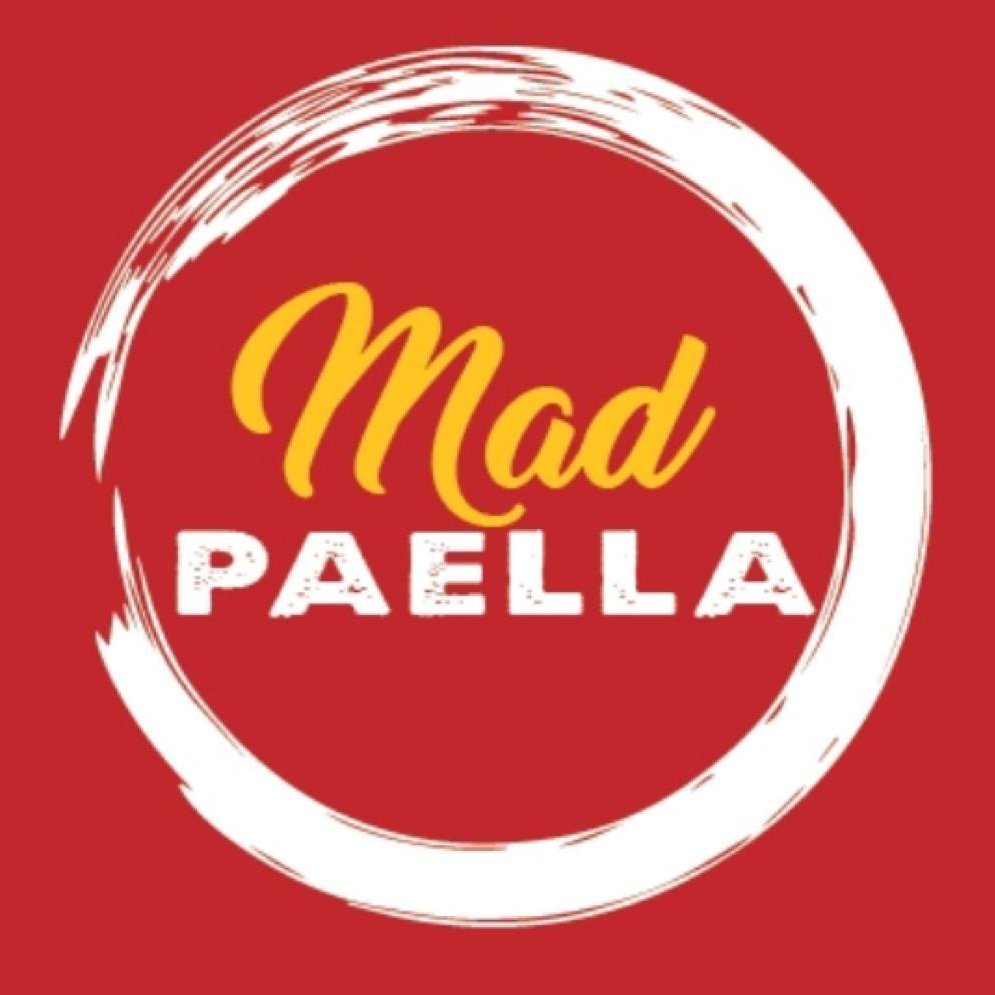 A very young company, born from a very old dream… HAVING FUN WITH FOOD!
We love to shock people by cooking the famous Spanish Paella with a touch of madness!!!