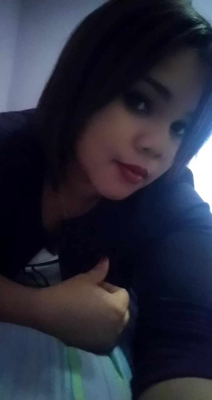 I am a simple person with a big heart, I am studying a degree with an emphasis on translations my dream is to become a great English teacher