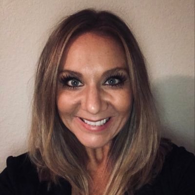 KimRains7's profile picture. Wife💕 l Mommy👩‍👧‍👦 l Librarian📚