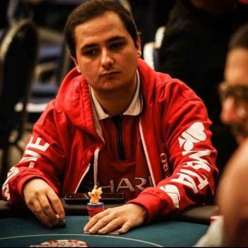 Manchester United, Gigs and a Rec Poker Player. Often re tweets pics of otters.
