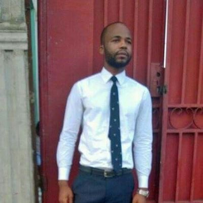 Juriste de formation, chercheur en droit, activiste de droits de l'homme.
