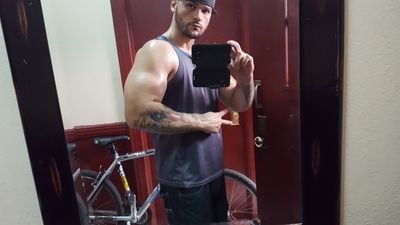 Ch3ztaDaBouss's profile picture. Lifter & sneakers