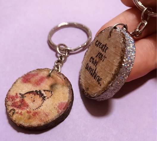 treeringz's profile picture. Treeringz is a service selling customised keychains with your photo or quote