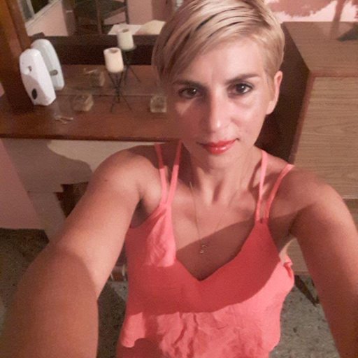 comparto el mismo sueño que muchas personas escribir le escribo a la vida al amor y alma escribo poesía, novelas, cuentos fantásticos