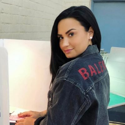 Justin Bieber and Demi Lovato Stan