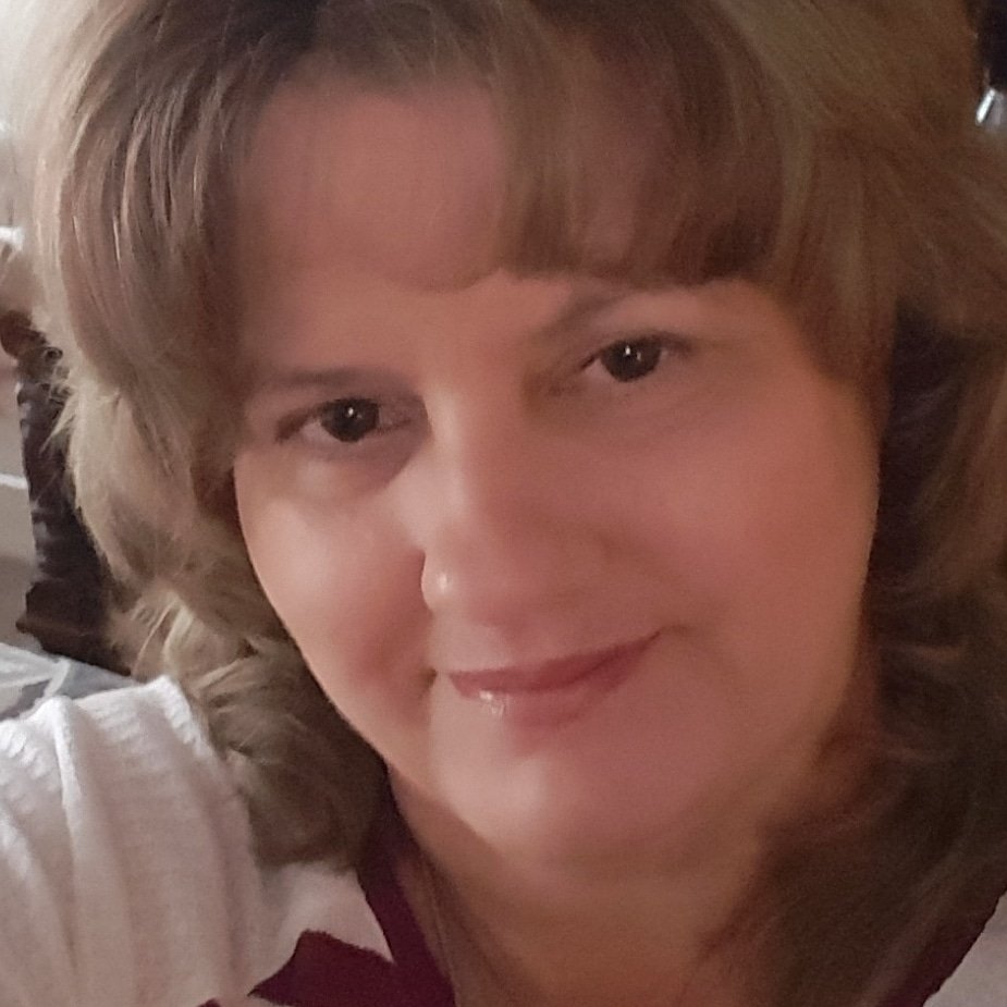 Love to cook and entertain. Enjoy traveling especially to the beach. Outlander fan. Music is part of my soul.