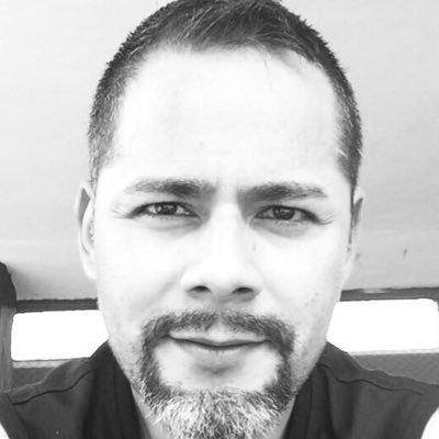 Dark-Goth-Metalero, adicto a muchas cosas, irreverente, sarcástico y de humor negro. Soy como tu...pero mejor!!!