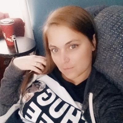 Reality-tv Junkie, Hip Hop Head, CapeBretoner, East Coaster, Awesome.