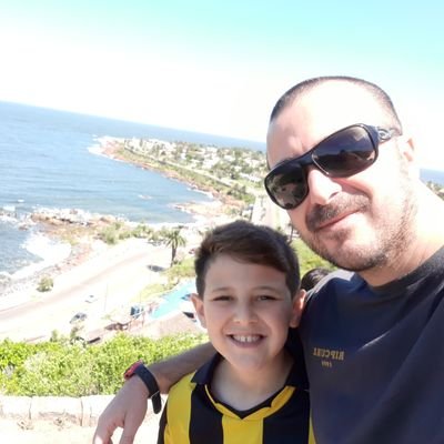 Hincha del club más grande, más popular y más conocido de este hermoso país!, comparto tribuna con mis hijos viendo al carbonero, ya está no pido más!