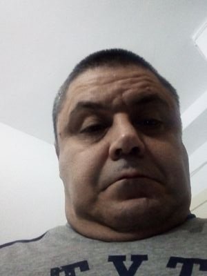 No soy especial, soy normal y me gusta que los que me rodean también, egoísmos no me gustan, miro más el interior que el exterior, unos ojos me matan