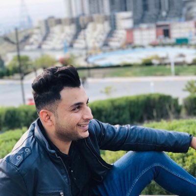 أبي لم يعُد مَعي ؛ و هذا سببٌ كآفٍ تماماً كي أفهَم أنَّ هذهِ الدُّنيآ سيّئة جِدّاً .،