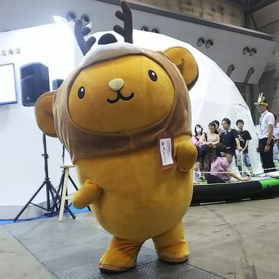 某メーカーとは何の関係もございません！

埼玉を拠点にキュンちゃんと共に今は関東～中部を走ってる長距離ドライバーです。
愛機は平成27年式の日野プロフィア低床ウイング。