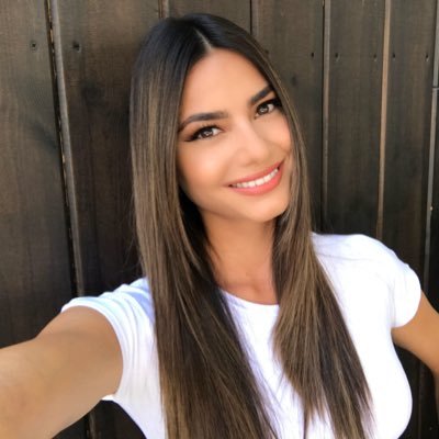A Greek Girl in NYC official fan page https://t.co/izvByqWl64