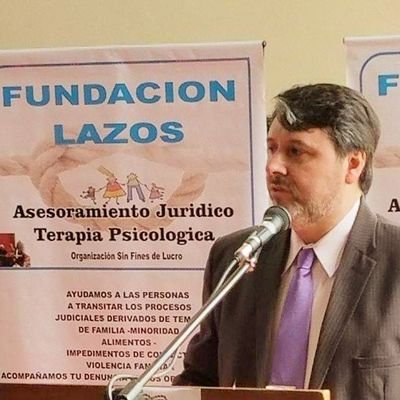 Mi nombre es Pablo Vranich La Torre, soy el presidente de Fundación Lazos, una ONG que ayuda a transitar los conflictos derivados de las relaciones de Familia