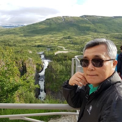 자유민주주의를 신봉하며, 한국인임을 자랑스럽게 생각한다. 정치적 성향은 온건한 보수지만, 종북좌파세력에 대해서는 극도로 혐오함.