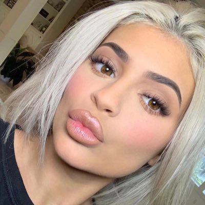 hellyeskatic's profile picture. currently obsessed with too many people