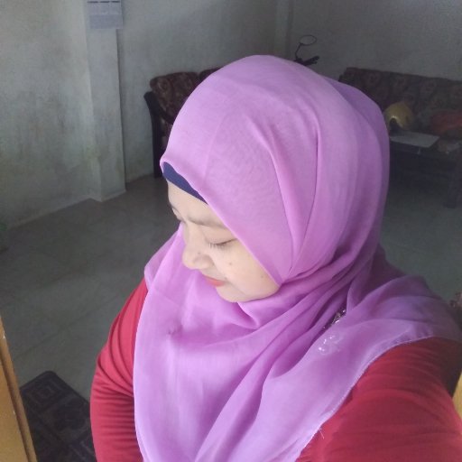 tetap tersenyum,jangan pernah tunjukkan kesedihan di depan orang lain ...☺️