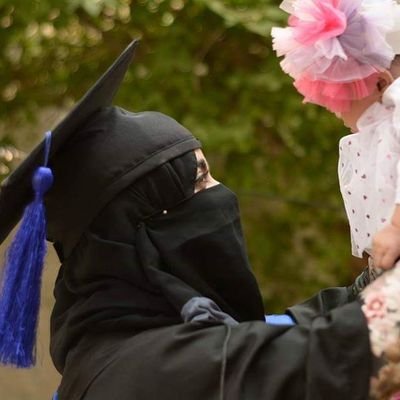 _anniedar's profile picture. Full time mommy, part time dentist