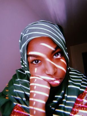 _helloimweird_'s profile picture. Twitter, a place where I can procrastinate and feel good about