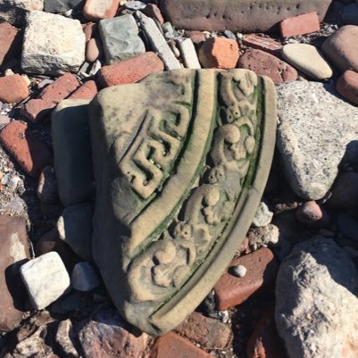 Archaeology project exploring the WWII rubble found at Crosby Beach, Liverpool. (page ran by Emma Marsh- Archaeology grad from Durham University @CaryatidGirl)