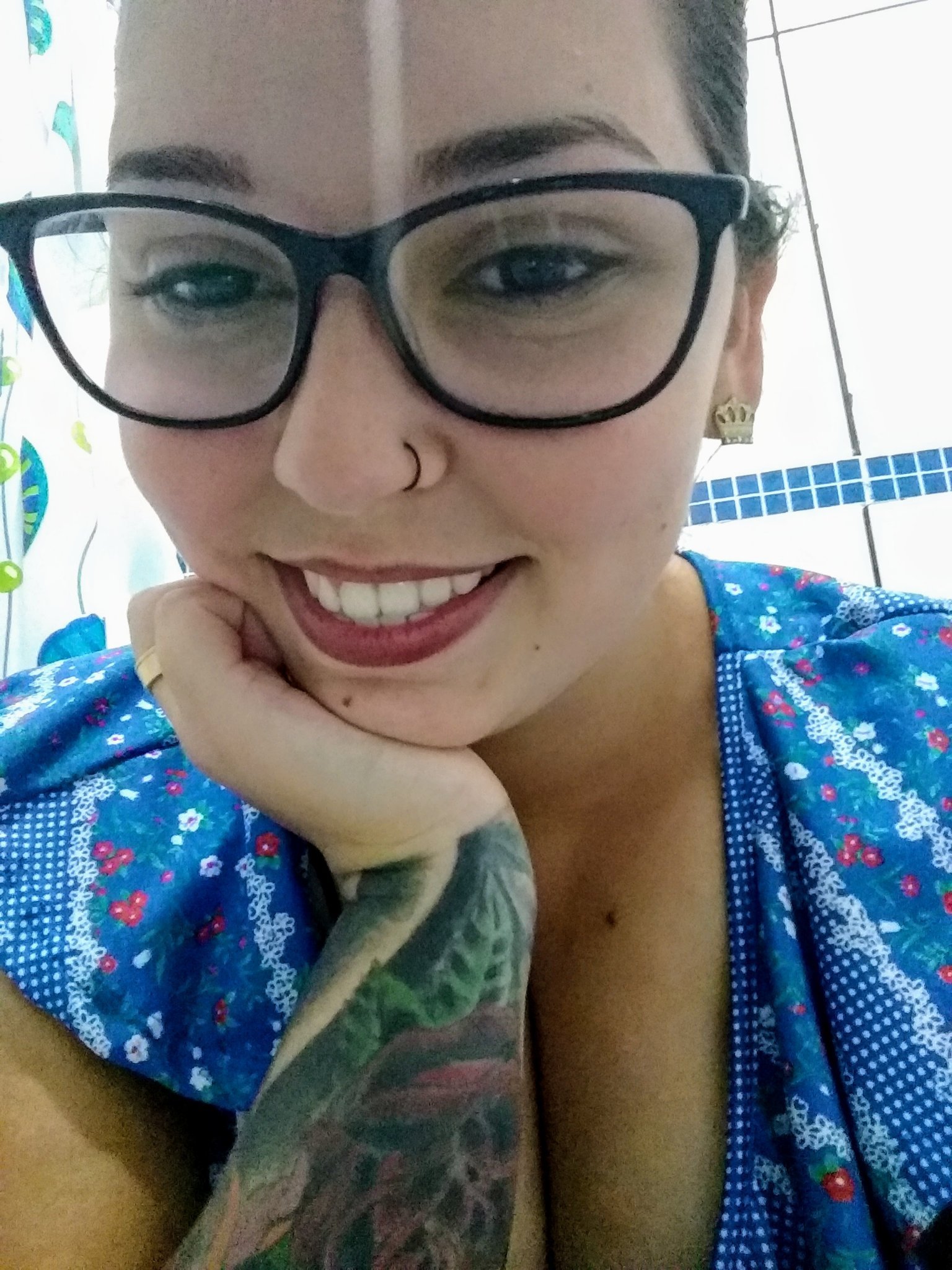 Meu silêncio diz tudo, ouve quem quer...
Existem coisas que simplesmente valem a pena.