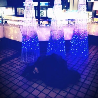 皆ノドリアという漫才コンビを解散して現在相方募集中、兼SMA事務所ライブお手伝いの「スガタ氏」です。 告知とかする垢です(ちゃんとしてるハズです)。長らく地下ライブに出続けつつ現在はSMA NEET ProjectもしくはHEET Projectのライブにお世話になっております🙇♂️お手柔らかにどうぞ〜