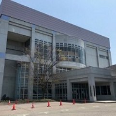 長岡市南部体育館の公式です！主に施設の空き状況やイベント情報を配信します！ ※こちらは配信専用なので基本的にリプライはできません。ご用の方は、電話もしくは直接窓口にてお問合せくださいませ。 TEL:0258-39-3600  

※ｱﾘｰﾅ
Aｺｰﾄ⇒バスケ・バレー等 
Bｺｰﾄ⇒卓球・バドミントン等