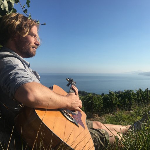 Musician, traveller, collaborator, meditator, stoic. Chasing dreams!