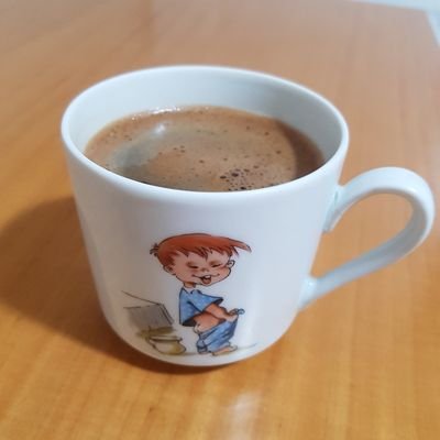 gotzalee's profile picture. Σ' ένα κλουβί-γραφείο σαν αγρίμι, παίζω ατέλειωτο βουβό ταξίμι.