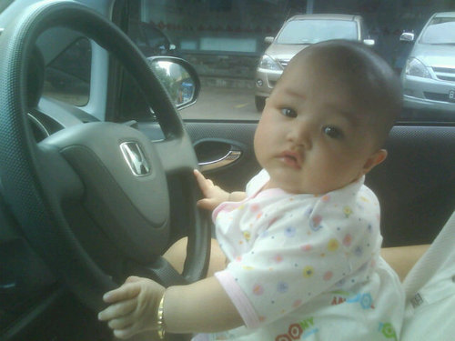 madaandhika's profile picture. null