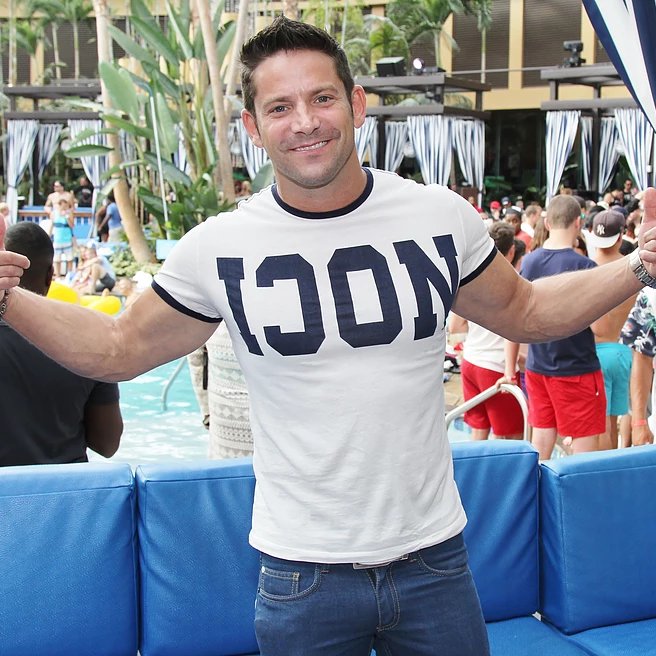 rock05961990's profile picture. I believe Love is when you find someone you can really be yourself with.That you can share anything with, It's when you can't even imagine what your life would