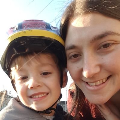 lynz_11's profile picture. 