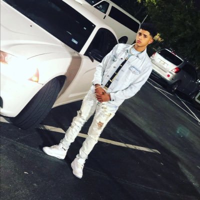Call me jay 😏 👻@jensyinoadr U.S army strong 💪🤪 u prob seen me around 6th st 😭 🇩🇴🇩🇴🇩🇴