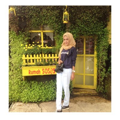 retiwretiw's profile picture. sesorang yg sangat sulit menerima dgn perasaan. namun saat tenggalam dalam cinta sulit melepaskan #terimakasihcinta