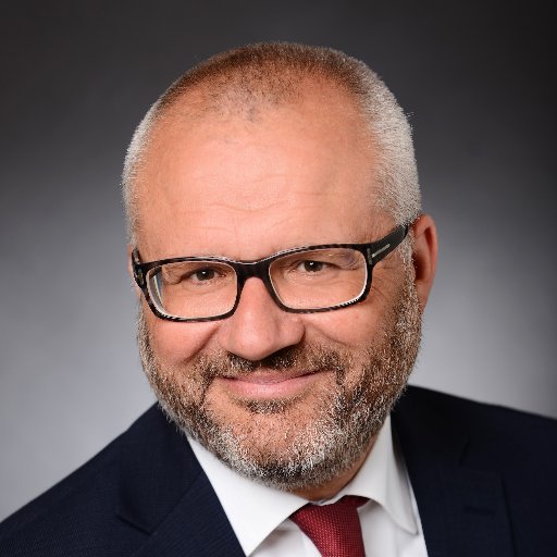 Managing Director @bernstein_group. Private account.