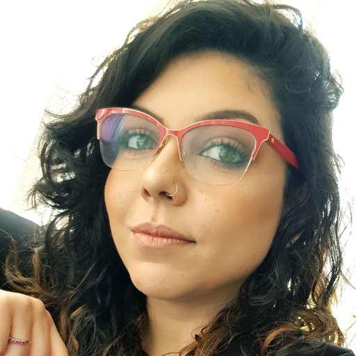 Menina de olhos grandes como a lua;