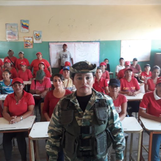 Licenciada en comunicación Social Audiovisual  egresada de la Ilustre Universidad del Zulia, soldada de la Patria, independiente, libre y soberana.