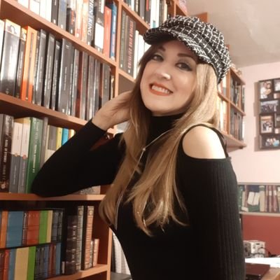 Mexicana enamorada de los libros, la Luna y los viajes. Promotora de la lectura a través del blog Frases de Oro en un Papel.