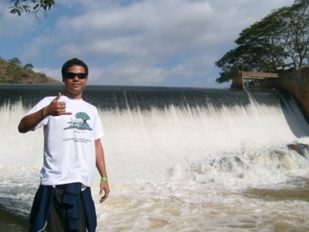 chato, legal, simples, complicado, calmo, nervoso as vezes (raro), e por aí vai......