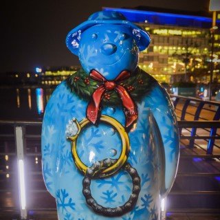 Part of #SnowmanWalk at @MediaCityUK.


Five Gold Rings Snowman. Designed by artist Adam Pekr and sponsored by @yourseddon
 ❄️☃️